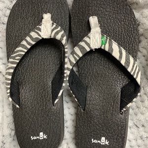 Sanuk Flip Flops size 9